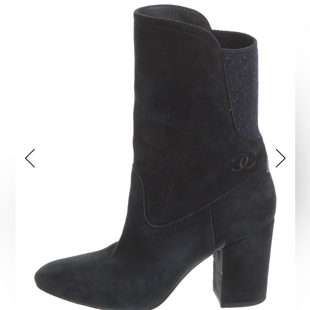 Authentic Chanel Navy Blue Suede Boots with CC Logo Size 37 Size US 7